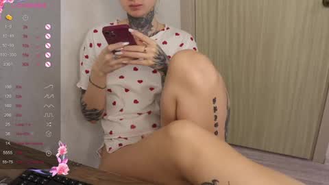 Snapshot of _viv1an_ chatting on February 18, 8:05 am Alis online show from February 18, 8:05 am