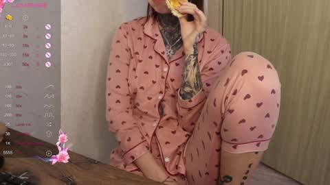 Snapshot of _viv1an_ chatting on March 11, 7:04 am Alis online show from March 11, 7:04 am