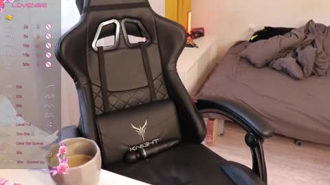 Snapshot of _viv1an_ chatting on October 8, 7:39 am Alis online show from October 8, 7:39 am