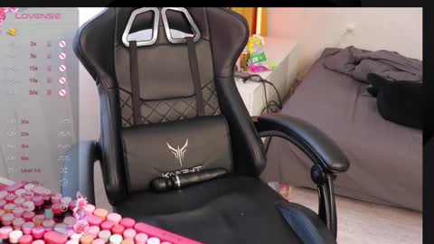 Snapshot of _viv1an_ chatting on October 11, 6:12 am Alis online show from October 11, 6:12 am