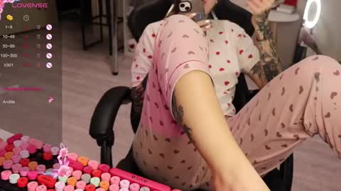 Snapshot of _viv1an_ chatting on October 28, 7:01 am Alis online show from October 28, 7:01 am