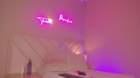 Snapshot of _wendy_x chatting on October 21, 11:33 am _wendy_x online show from October 21, 11:33 am