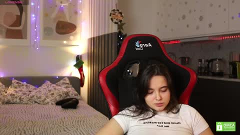 Snapshot of _whoareu_ chatting on December 21, 8:21 pm Kristina online show from December 21, 8:21 pm