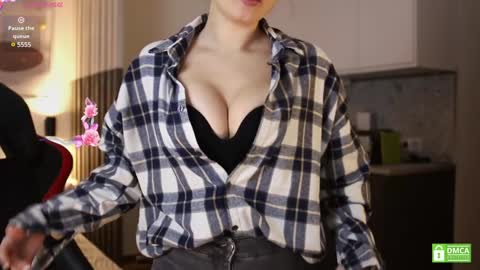 Snapshot of _whoareu_ chatting on January 11, 12:18 pm Kristina online show from January 11, 12:18 pm