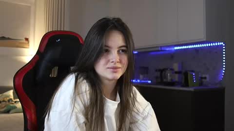 Snapshot of _whoareu_ chatting on March 2, 11:29 am Kristina online show from March 2, 11:29 am