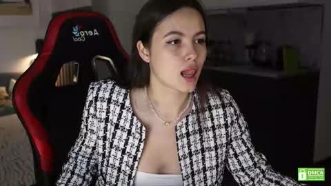 Snapshot of _whoareu_ chatting on September 18, 10:28 am Kristina online show from September 18, 10:28 am