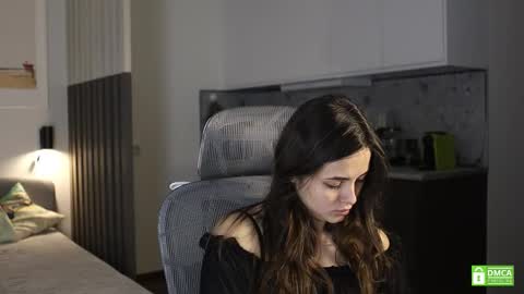 Snapshot of _whoareu_ chatting on November 9, 12:25 pm Kristina online show from November 9, 12:25 pm