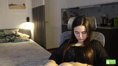 Snapshot of _whoareu_ chatting on November 30, 11:58 am Kristina online show from November 30, 11:58 am