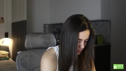 Snapshot of _whoareu_ chatting on December 5, 11:30 am Kristina online show from December 5, 11:30 am