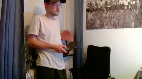 Snapshot of _whoisthatguy_ chatting on October 27, 5:17 pm _whoisthatguy_ online show from October 27, 5:17 pm