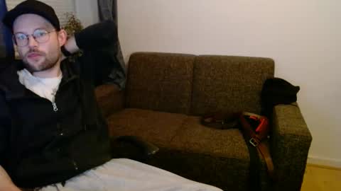 Snapshot of _whoisthatguy_ chatting on November 29, 5:38 pm _whoisthatguy_ online show from November 29, 5:38 pm