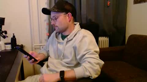 Snapshot of _whoisthatguy_ chatting on December 18, 3:51 pm _whoisthatguy_ online show from December 18, 3:51 pm