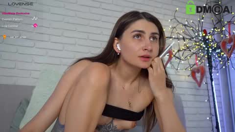 Snapshot of _wild_berry chatting on February 24, 5:11 am Lily online show from February 24, 5:11 am