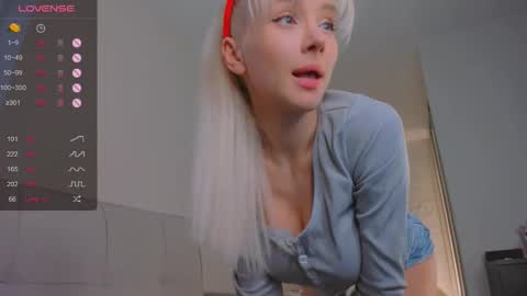 Snapshot of _your_tessa chatting on December 25, 11:54 am Tessa - online show from December 25, 11:54 am