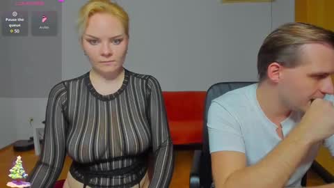 Snapshot of _yourpleasure_ chatting on December 23, 8:25 pm Candice and Mark online show from December 23, 8:25 pm