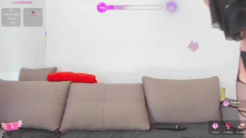 Snapshot of _yourpleasure_ chatting on October 25, 10:45 am Candice and Mark online show from October 25, 10:45 am