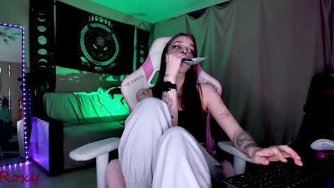 Roxy online show from December 25, 7:34 pm