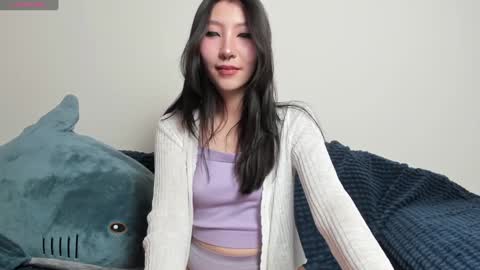 Mia online show from December 4, 4:38 pm