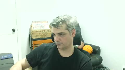 Snapshot of _zeus____ chatting on December 18, 1:22 am Zeus online show from December 18, 1:22 am