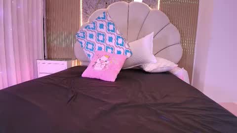 Aisha online show from November 7, 11:54 am