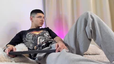 alejo online show from December 17, 11:16 pm