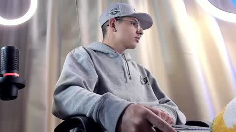 alejo online show from February 5, 4:16 am