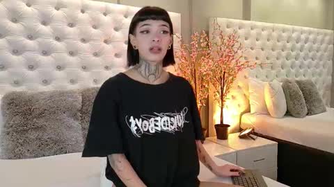 Luni  online show from September 18, 1:13 pm