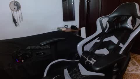 Snapshot of aarman_bannana chatting on February 24, 1:57 am aarman online show from February 24, 1:57 am