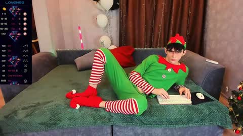 Snapshot of aaron_bang chatting on December 24, 11:11 pm Aaron Bang online show from December 24, 11:11 pm