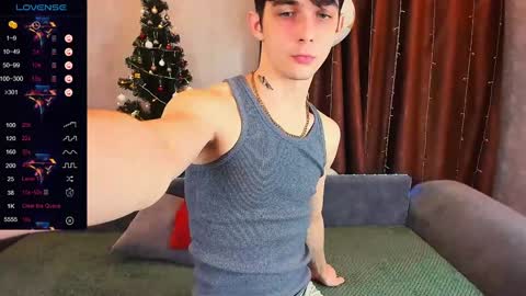 Snapshot of aaron_bang chatting on December 27, 1:43 am Aaron Bang online show from December 27, 1:43 am