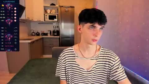 Snapshot of aaron_bang chatting on September 22, 12:23 am Aaron Bang online show from September 22, 12:23 am