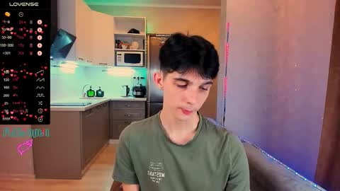 Snapshot of aaron_bang chatting on September 27, 7:41 pm Aaron Bang online show from September 27, 7:41 pm