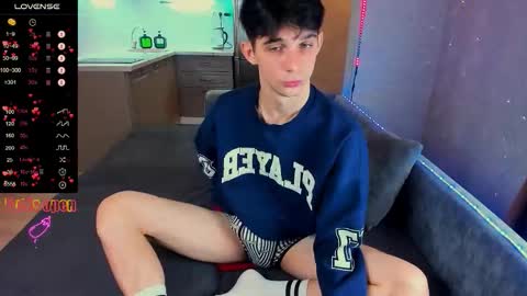 Snapshot of aaron_bang chatting on October 12, 1:26 am Aaron Bang online show from October 12, 1:26 am