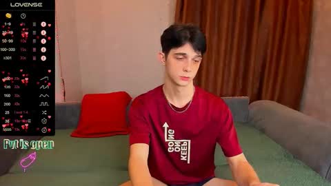 Snapshot of aaron_bang chatting on December 4, 12:20 am Aaron Bang online show from December 4, 12:20 am