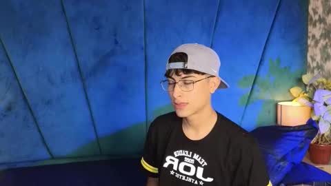 Aaron Ezequiel online show from November 16, 8:25 pm