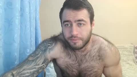 Snapshot of aaron_royal chatting on December 18, 6:25 pm Davin tayl online show from December 18, 6:25 pm