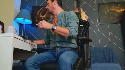 Aaron online show from October 6, 3:04 am