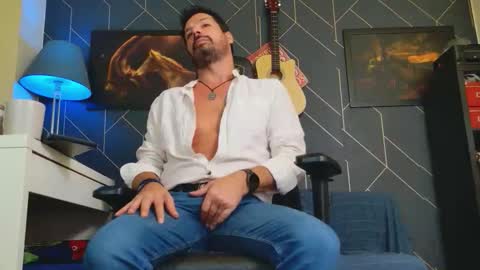 Aaron online show from October 9, 5:22 pm