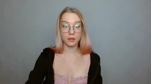 Snapshot of abbymoore__ chatting on January 4, 12:27 pm Abby Lovense is active online show from January 4, 12:27 pm