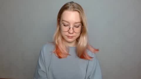 Snapshot of abbymoore__ chatting on January 8, 7:45 am Abby Lovense is active online show from January 8, 7:45 am