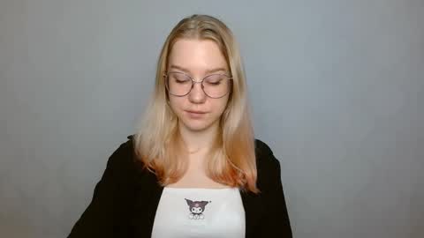 Snapshot of abbymoore__ chatting on January 21, 10:19 am Abby Lovense is active online show from January 21, 10:19 am