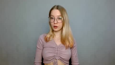 Snapshot of abbymoore__ chatting on February 21, 11:22 am Abby Lovense is active online show from February 21, 11:22 am