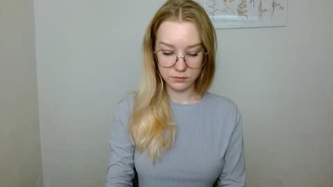 Snapshot of abbymoore__ chatting on September 25, 10:30 am Abby Lovense is active online show from September 25, 10:30 am