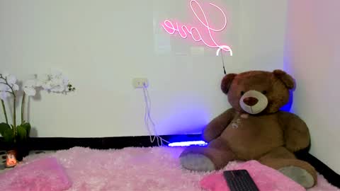  Abella and Kendra  online show from January 5, 1:13 am