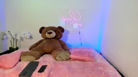  Abella and Kendra  online show from January 17, 9:39 pm