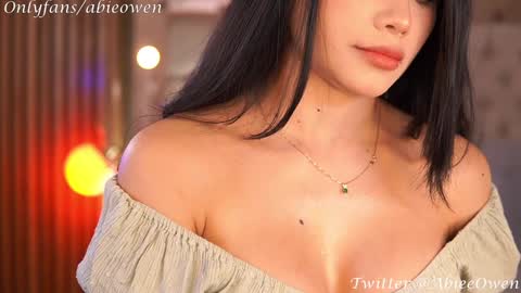 Snapshot of abie_owen chatting on January 19, 8:19 pm abie_owen online show from January 19, 8:19 pm