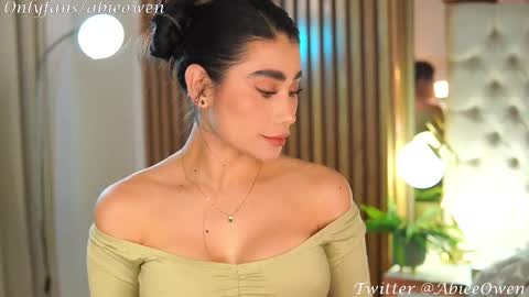 Snapshot of abie_owen chatting on February 23, 12:08 am abie_owen online show from February 23, 12:08 am