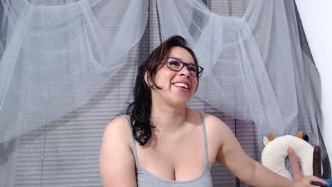 Snapshot of abril_bianchi chatting on December 12, 5:48 pm abril_bianchi online show from December 12, 5:48 pm