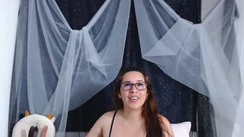 Snapshot of abril_bianchi chatting on February 27, 12:43 am abril_bianchi online show from February 27, 12:43 am