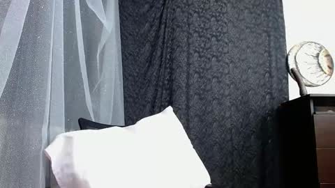 Snapshot of abril_bianchi chatting on October 1, 3:01 am abril_bianchi online show from October 1, 3:01 am